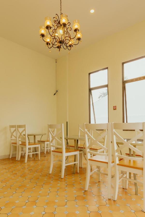 Urbanest Inn House Slipi Джакарта Экстерьер фото