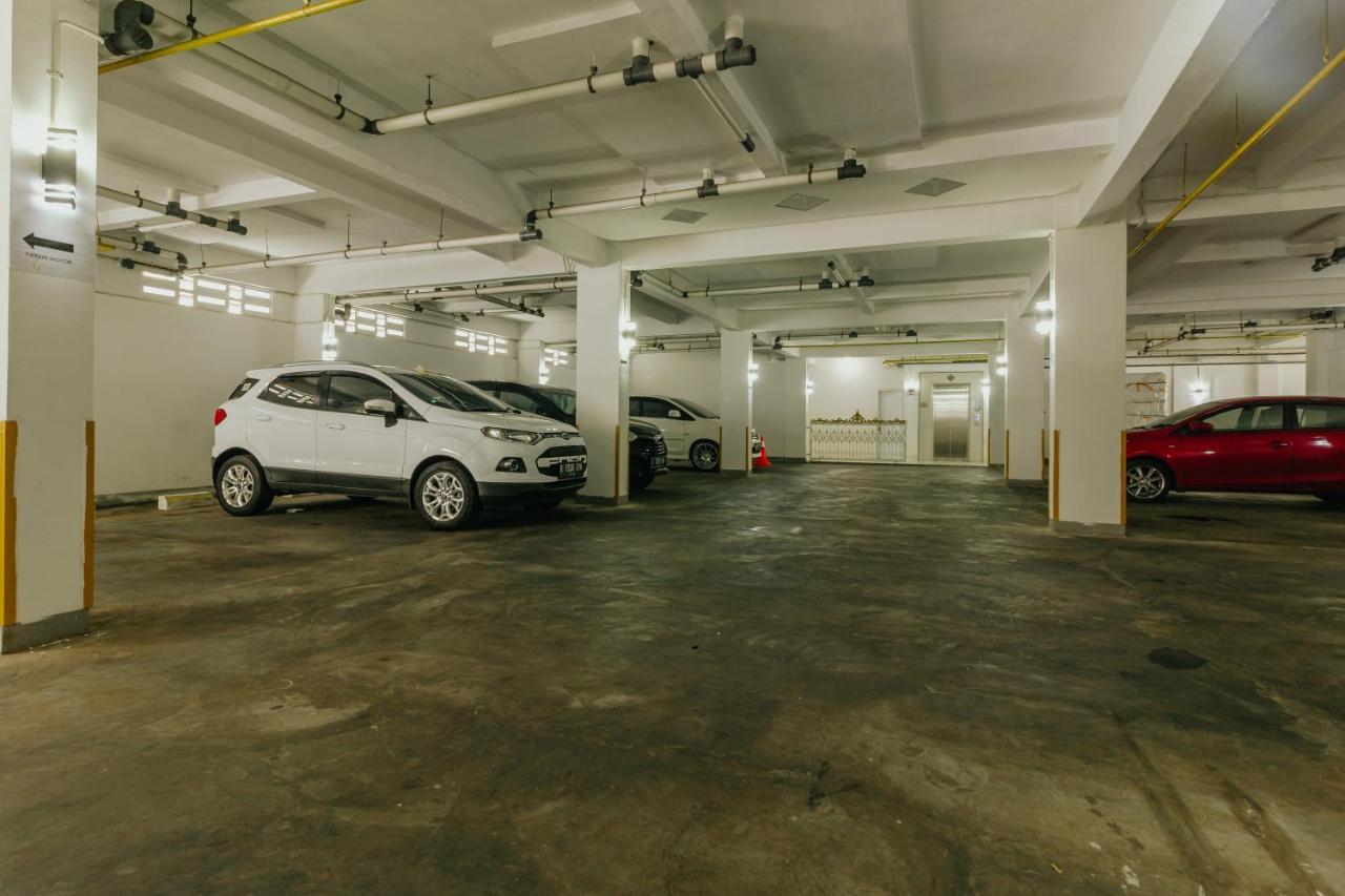 Urbanest Inn House Slipi Джакарта Экстерьер фото