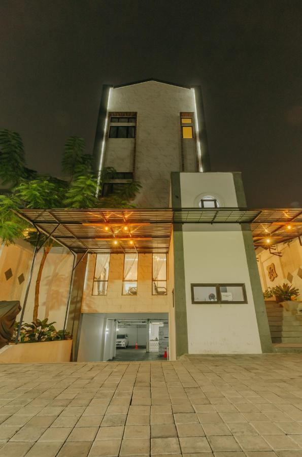 Urbanest Inn House Slipi Джакарта Экстерьер фото