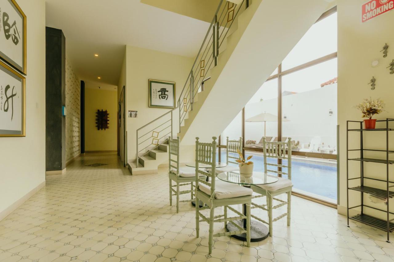 Urbanest Inn House Slipi Джакарта Экстерьер фото