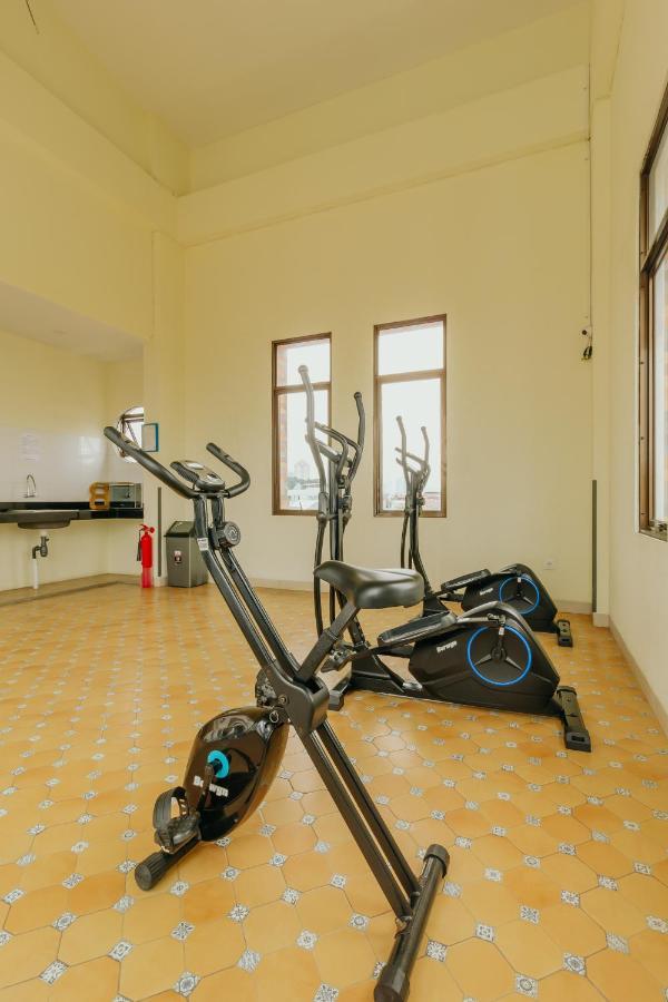 Urbanest Inn House Slipi Джакарта Экстерьер фото