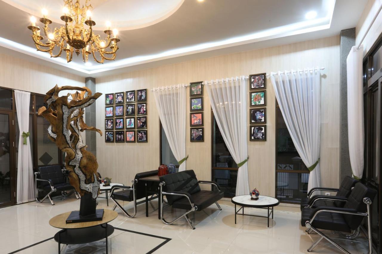 Urbanest Inn House Slipi Джакарта Экстерьер фото